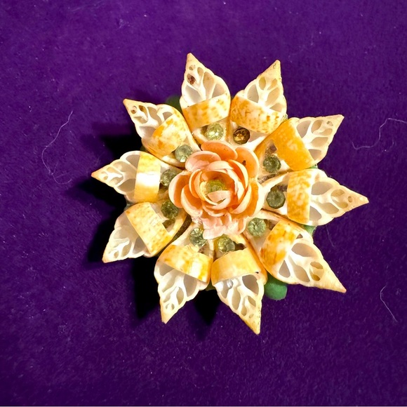 Vintage Seashell Flower Brooch with green bead accents - Picture 3 of 4